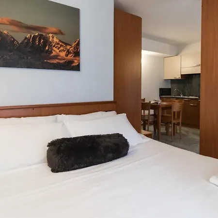 Pizzo Scalino Hotel
