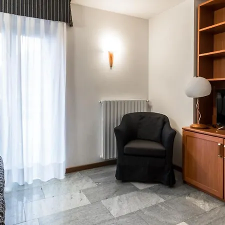 Pizzo Scalino Hotel 4*