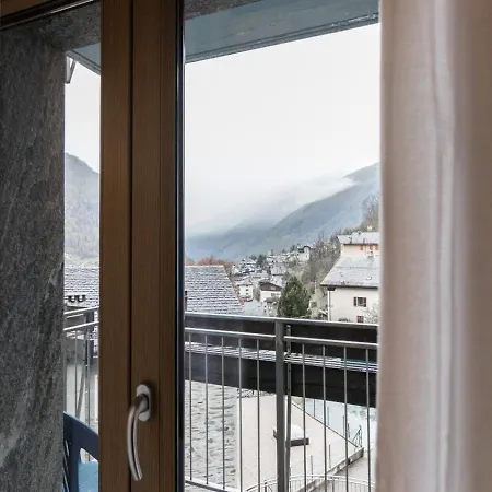 Pizzo Scalino Hotel 4*